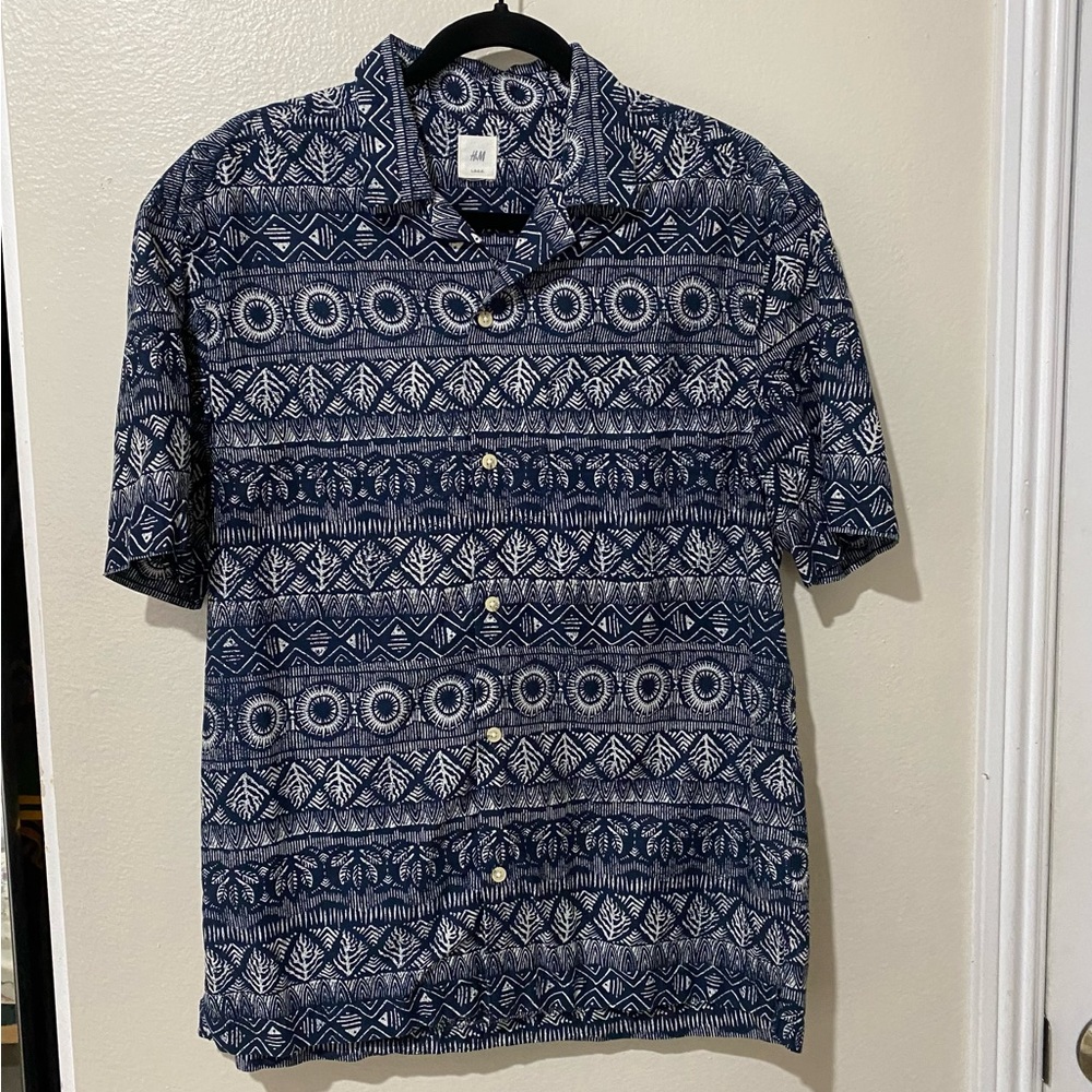 H&M Lightweight button down shirt